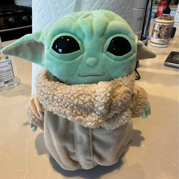NEW 8" Disney Star Wars Mandalorian Grogu Baby Yoda Stuffed Figure - Picture 1 of 2